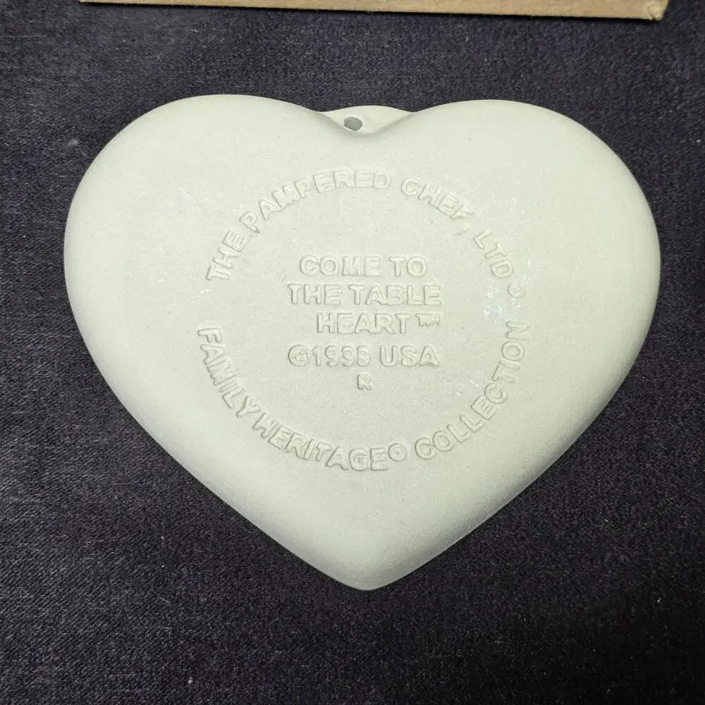 The Pampered Chef Family Heritage Hospitality & Table Heart Clay Cookie Mold